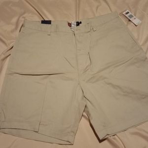 New with tags CHAPS creme shorts